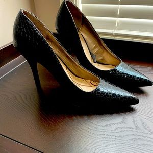 Sam and Libby Crocodile Textured Black Heels Size 7.5
